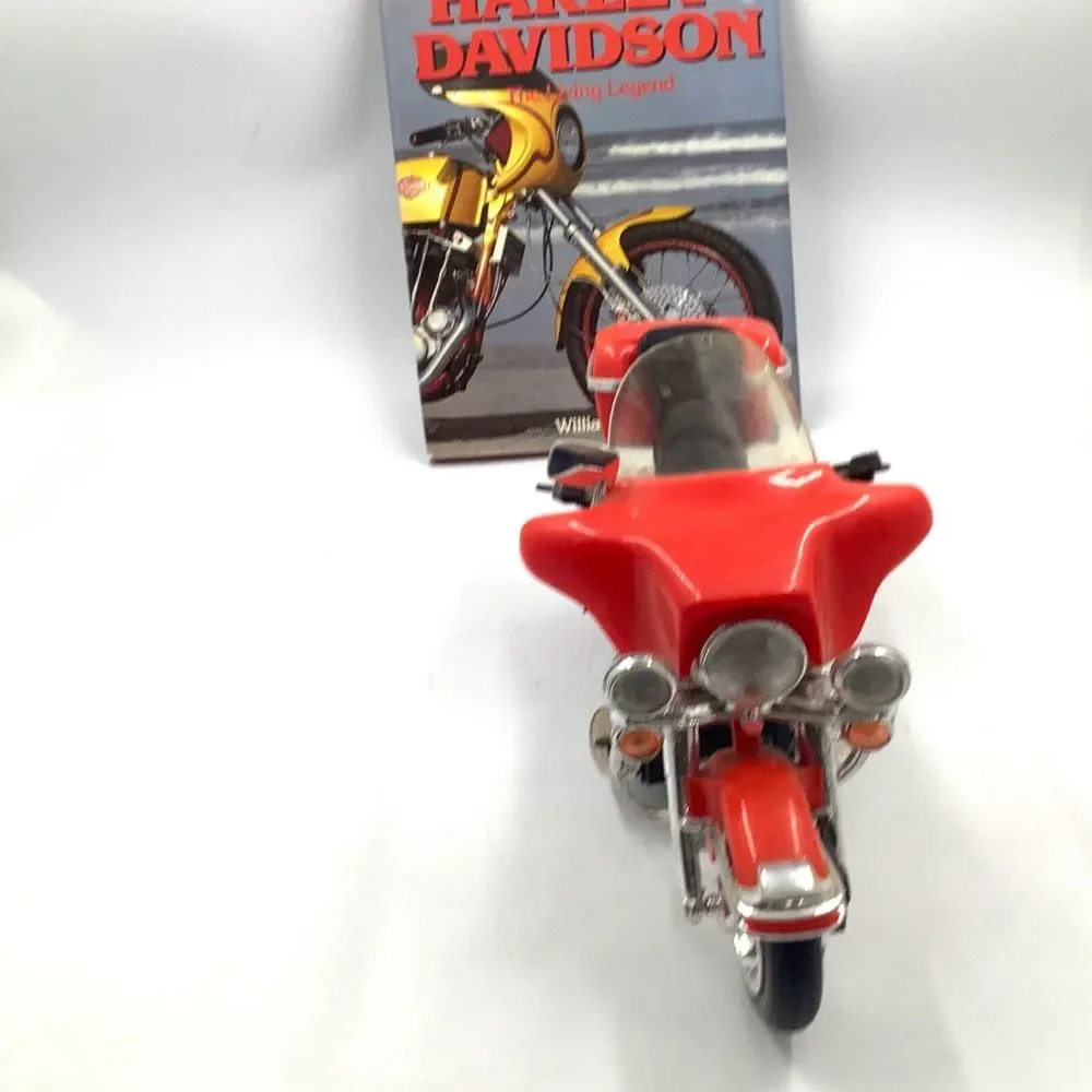 Harley‎ Davidson Plastic Motorcycle 14 x 9 with Sound and The Living Legend Book